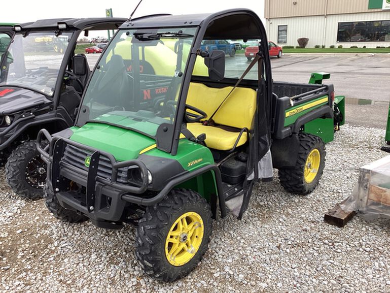 2018 XUV 825M - 427639, 