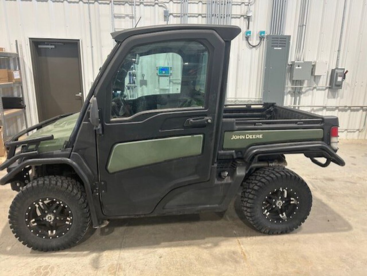 2023 XUV 835M - 441954,  image number 2