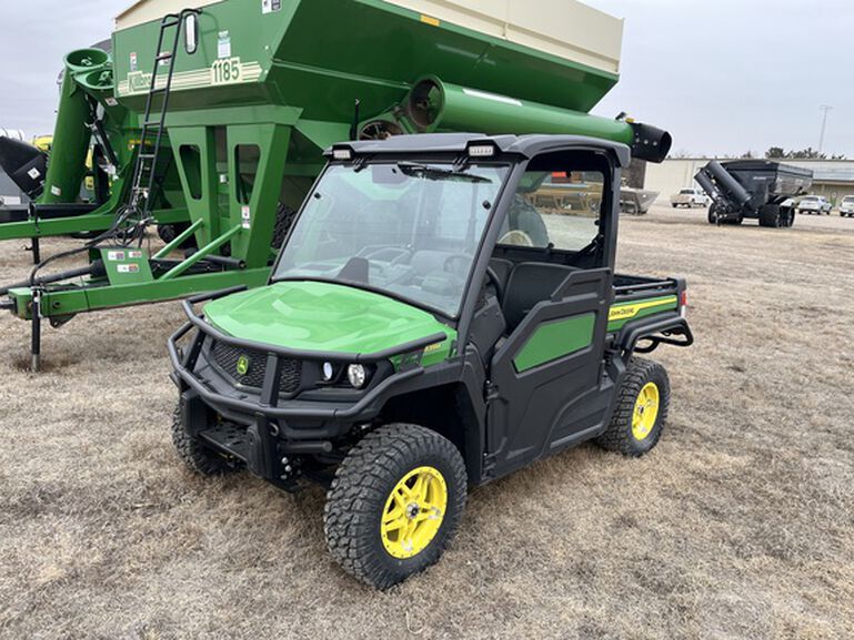 2023 XUV835M - 412560, 