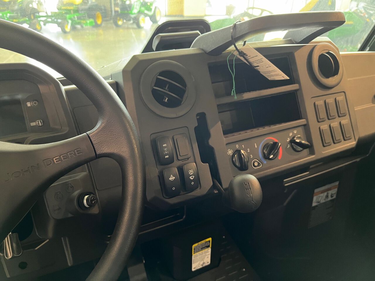 2023 XUV865M - 421585,  image number 3