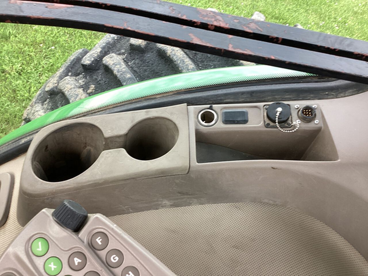 2012 8335R - 440418,  image number 16