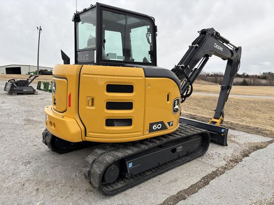 2024 60 P - 426208,  image number 2