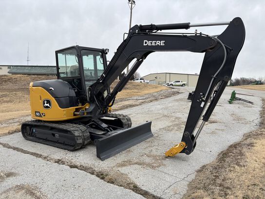 2024 60 P - 426208,  image number 3