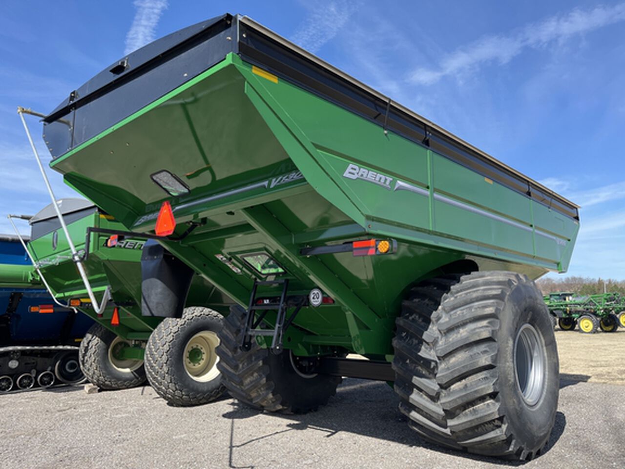  V1300 - 444639,  image number 3