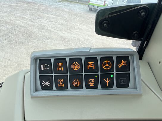 2011 8670 - 440764,  image number 12