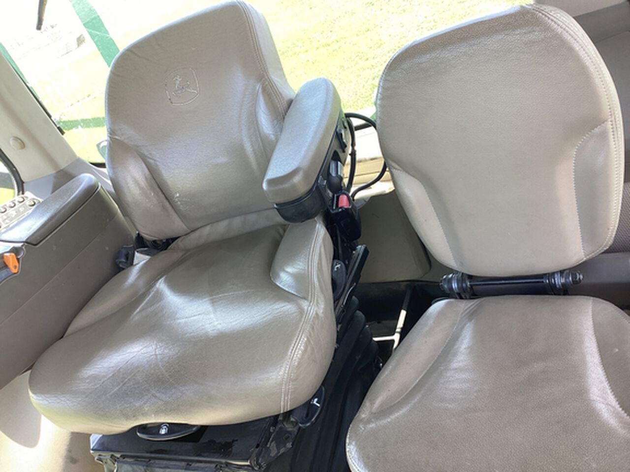 2010 8345R - 420194,  image number 7