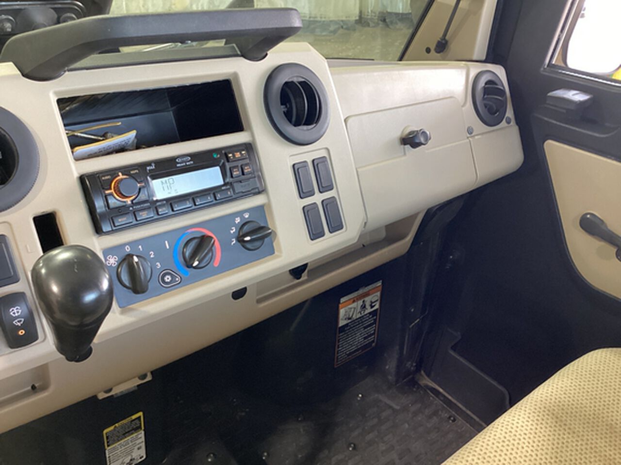 2020 XUV 835R - 430012,  image number 11