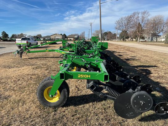 2024 2510H - 430919,  image number 3