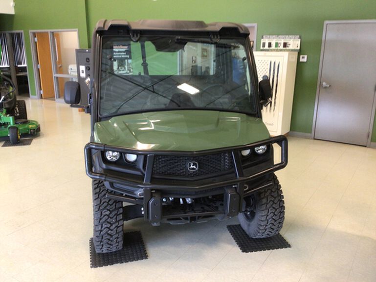 2024 XUV835M - 429704, 