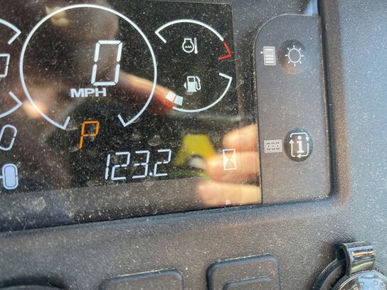 2023 XUV 825M S4 - 419433,  image number 7