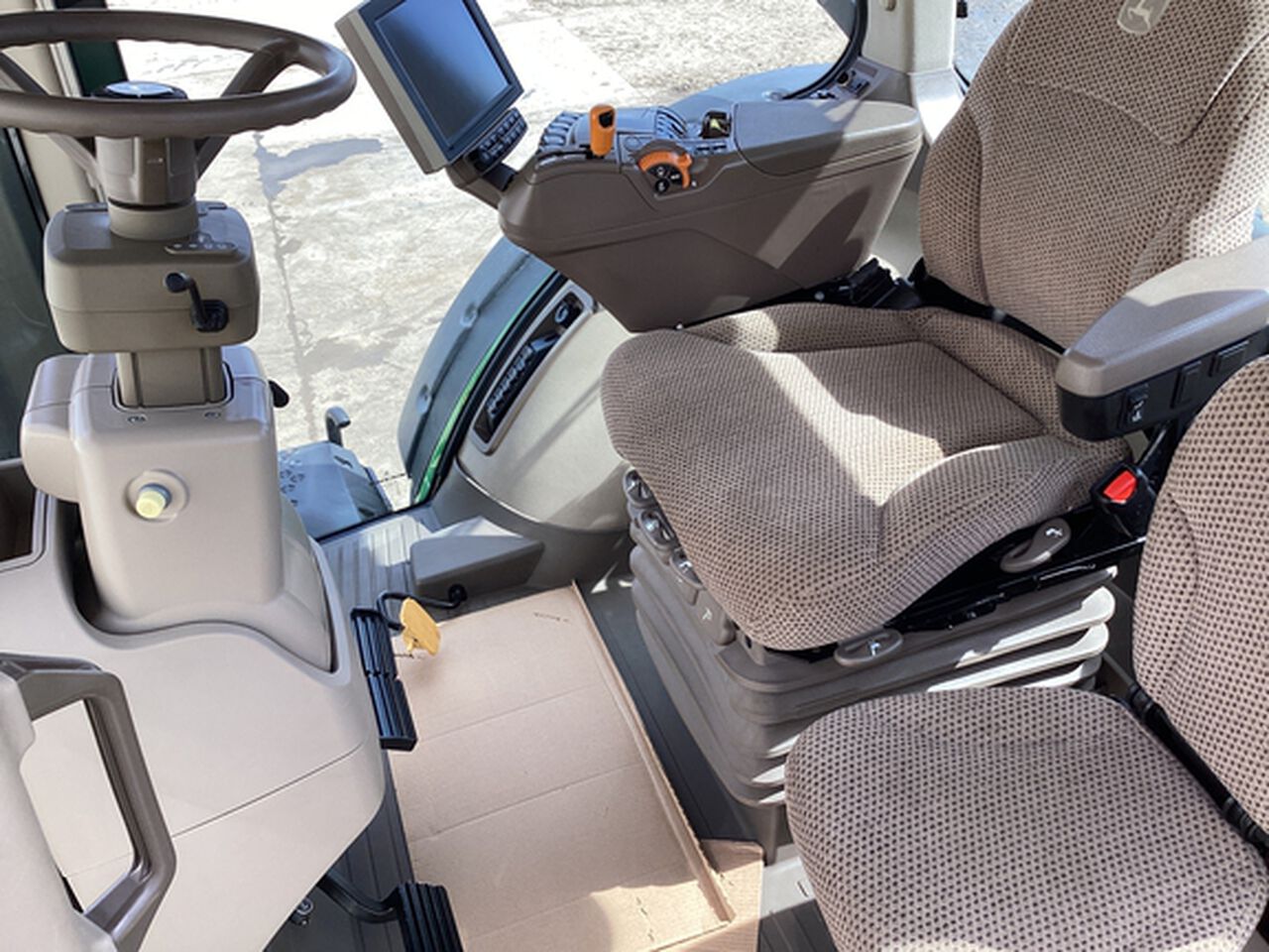 2017 8345R - 437288,  image number 8