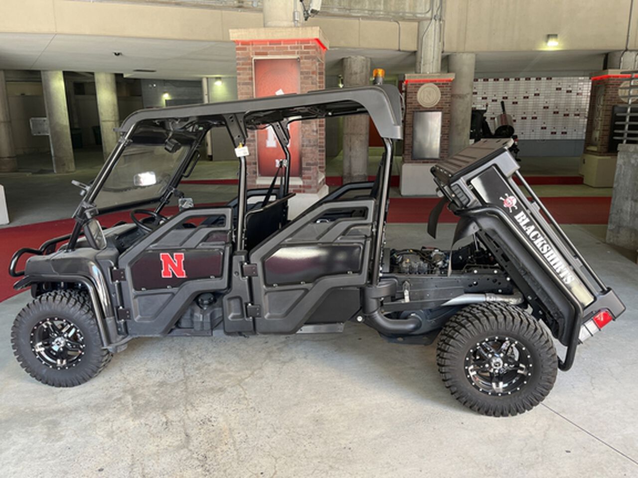 2023 XUV 825M S4 - 411818,  image number 6
