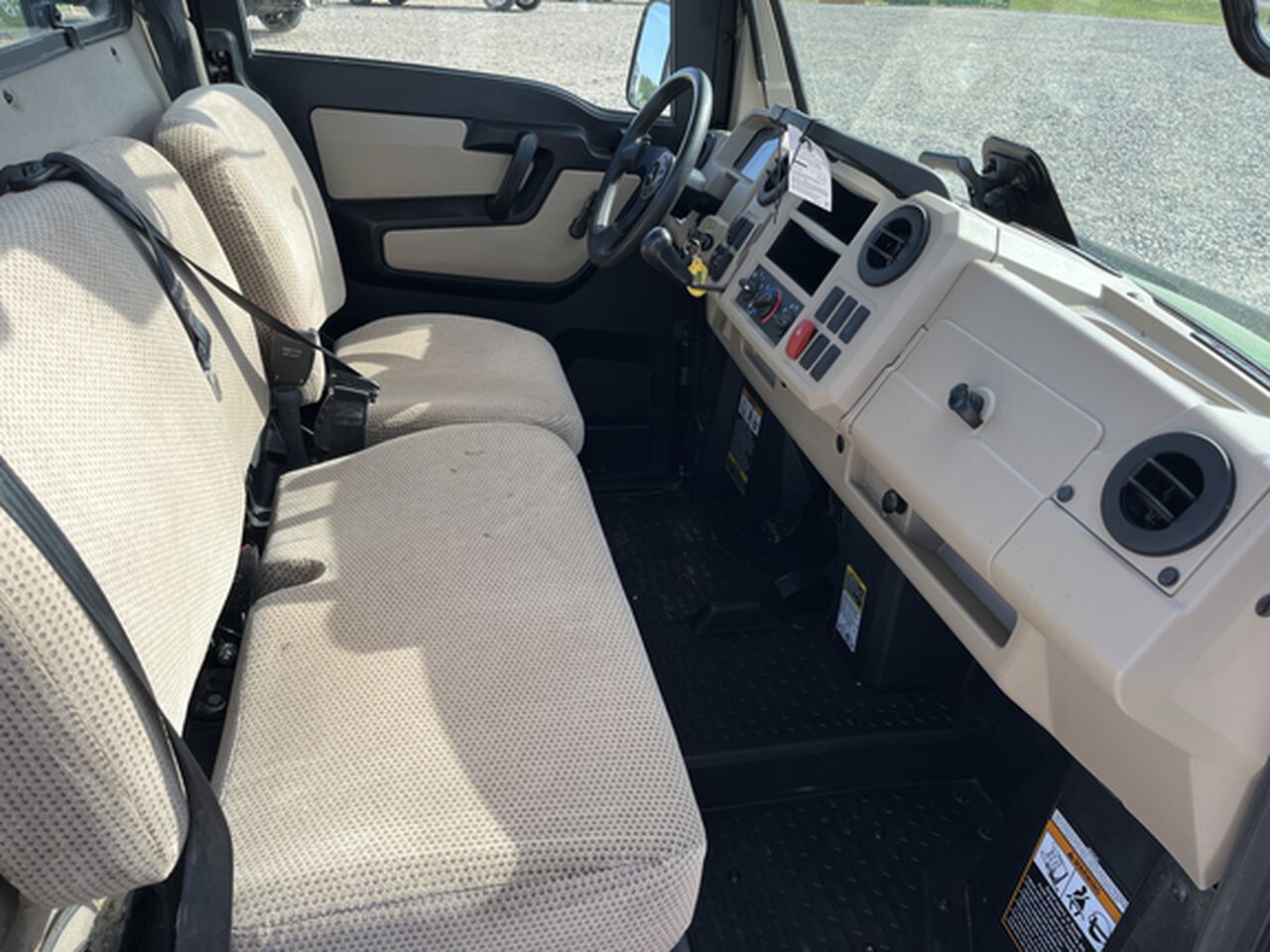 2021 XUV 835R - 428003,  image number 5