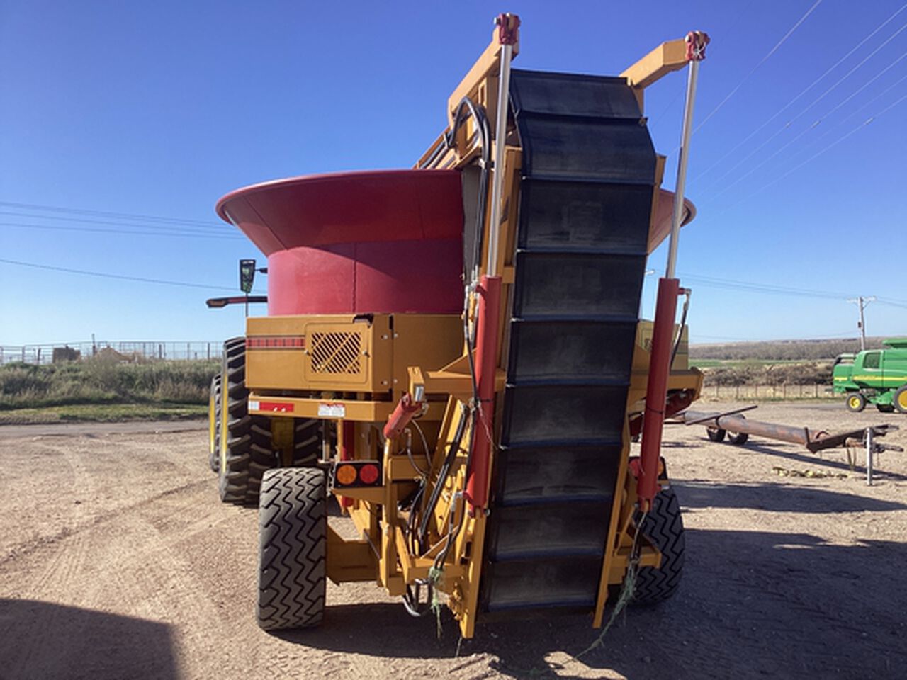 2022 H1135 - 437087,  image number 5