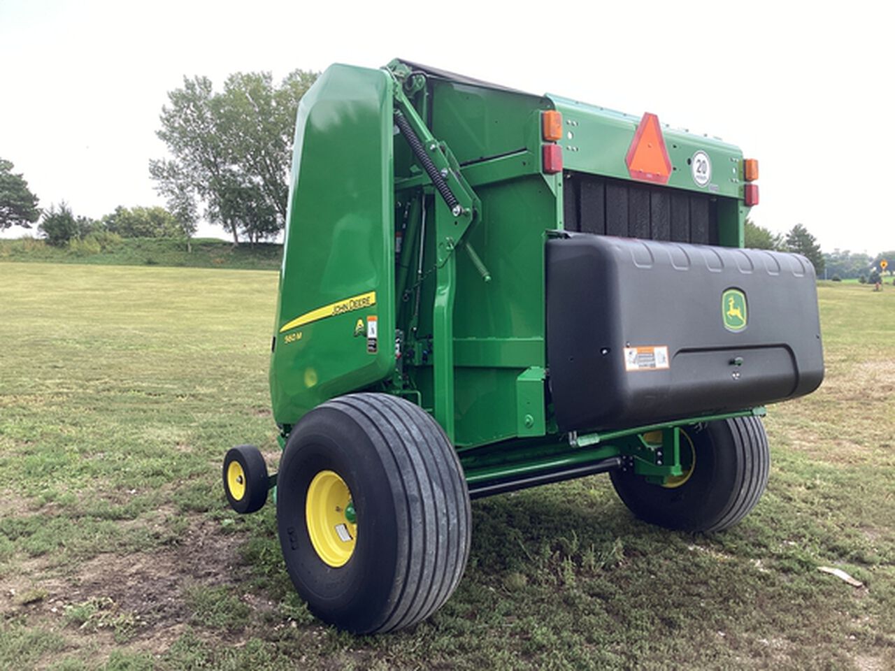 2023 560M - 441539,  image number 3