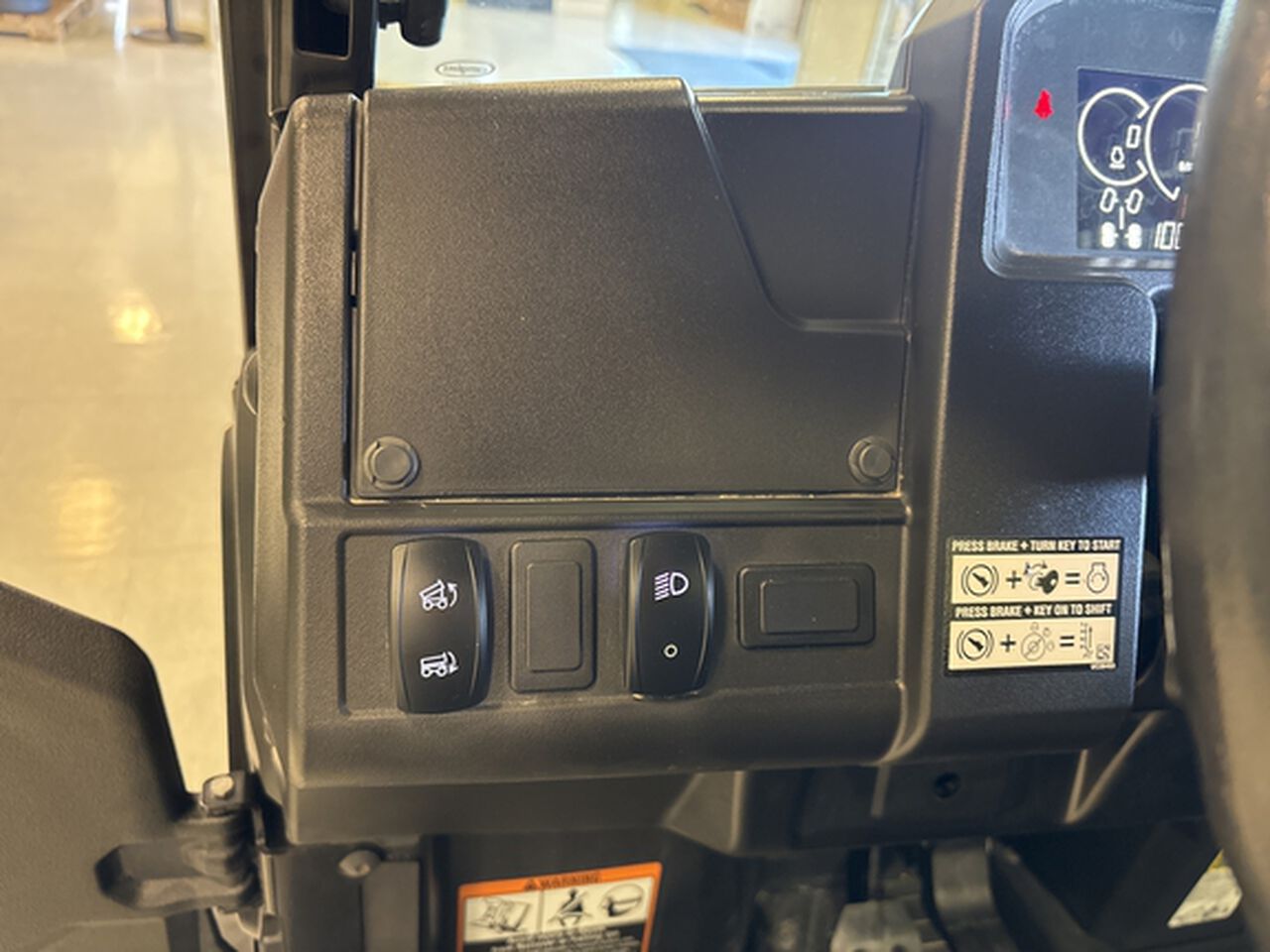 2023 XUV 835M - 412558,  image number 9