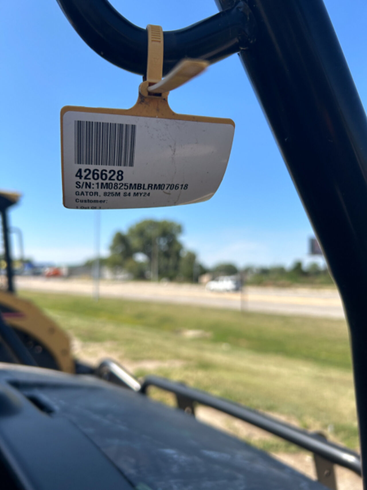 2024 XUV825M S4 - 426628,  image number 11