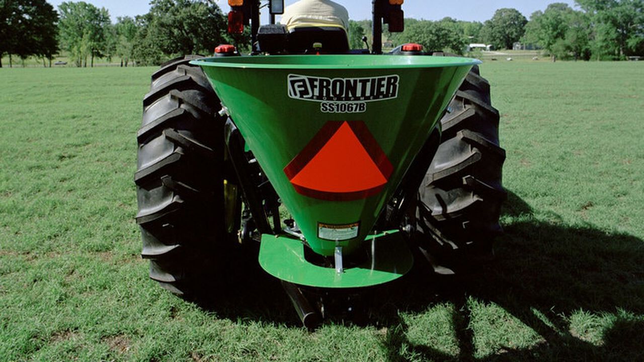 SS10B Series Broadcast Spreaders,  image number 0
