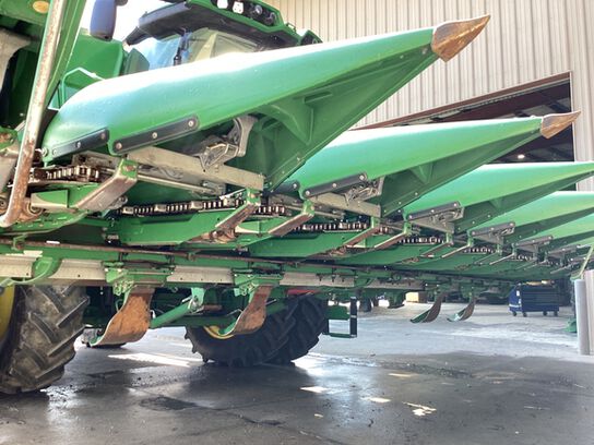 2022 C8R - 440968,  image number 15