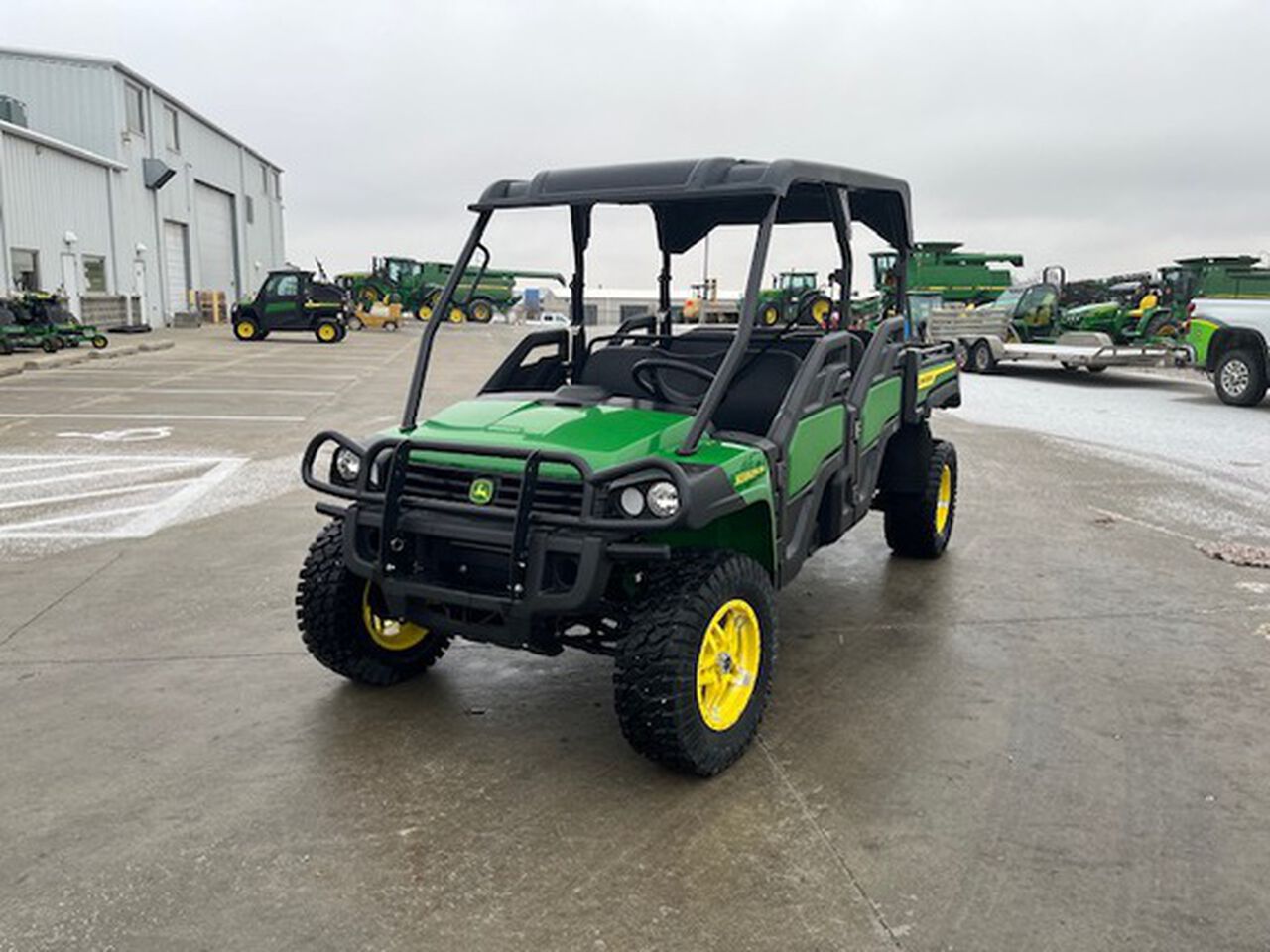 2023 XUV 825M S4 - 419431,  image number 2