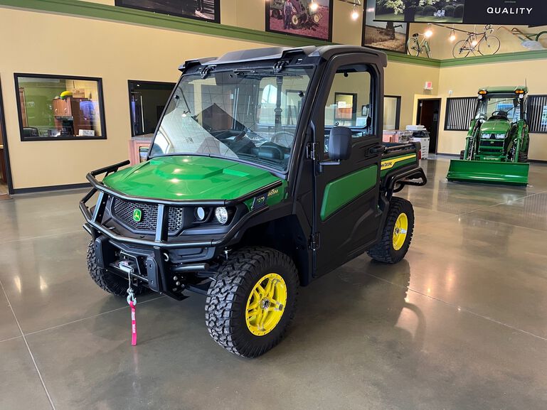 2023 XUV865M - 421585, 