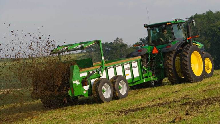 MS14 Series Large Hydraulic-Push Manure Spreaders, 