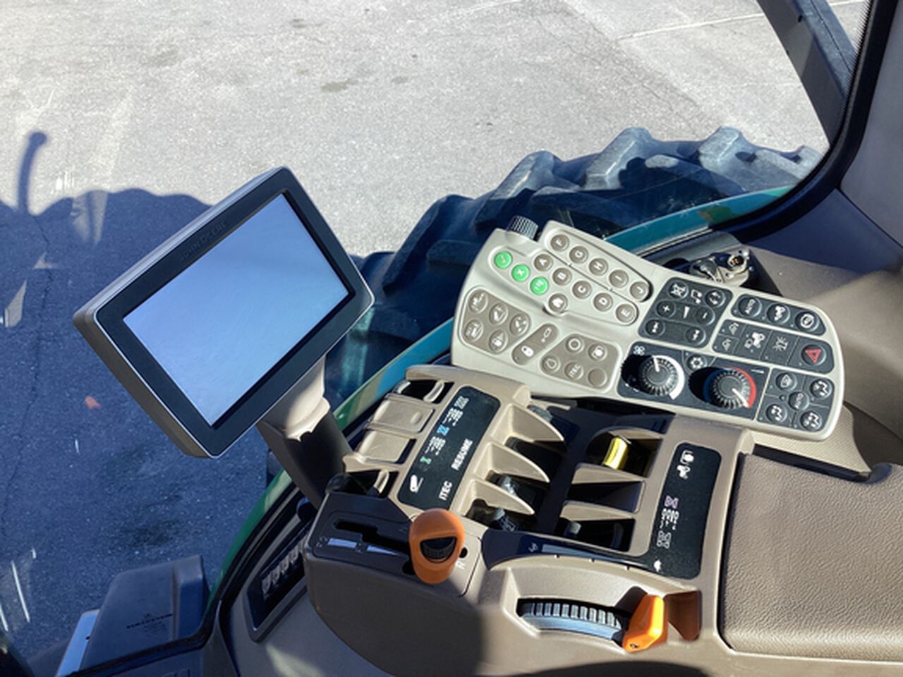 2012 8335R - 442843,  image number 25