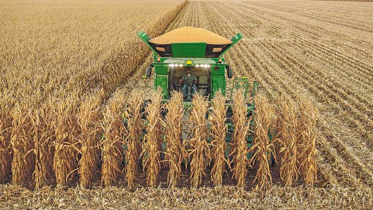 S780 Combine,  image number 0