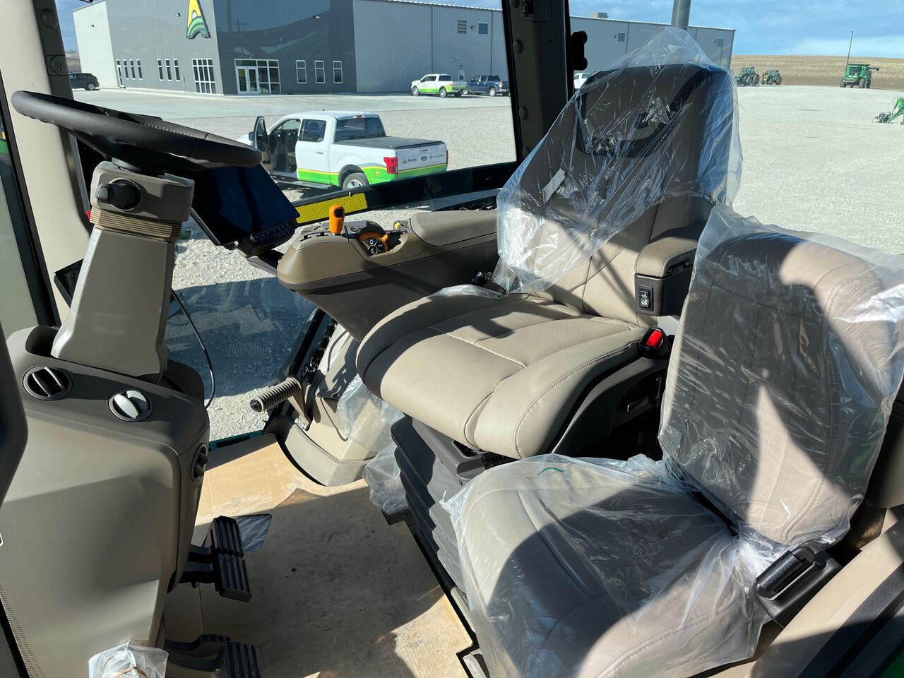 2024 8R 410 - 427446,  image number 8