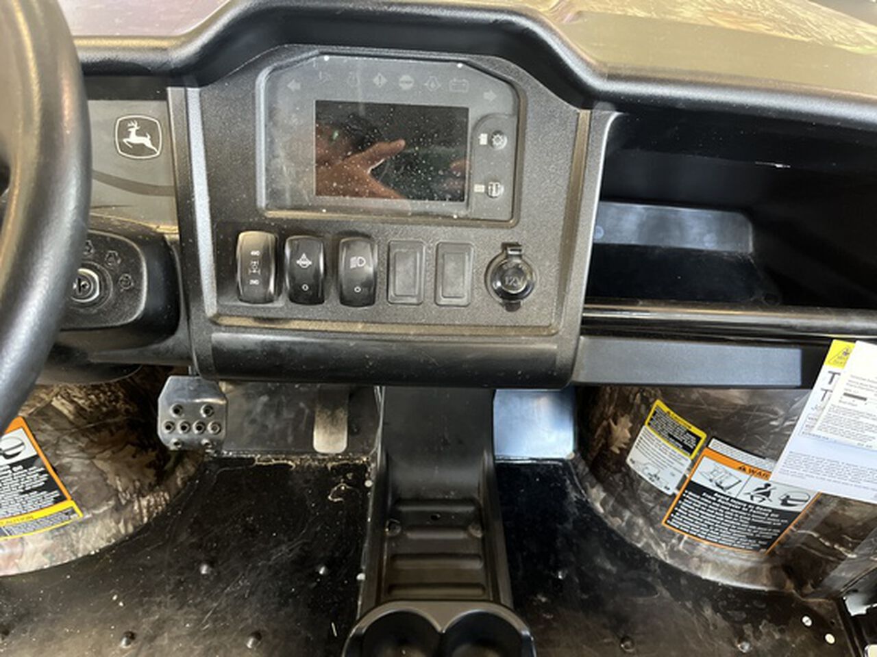 2024 XUV825M S4 - 426628,  image number 9