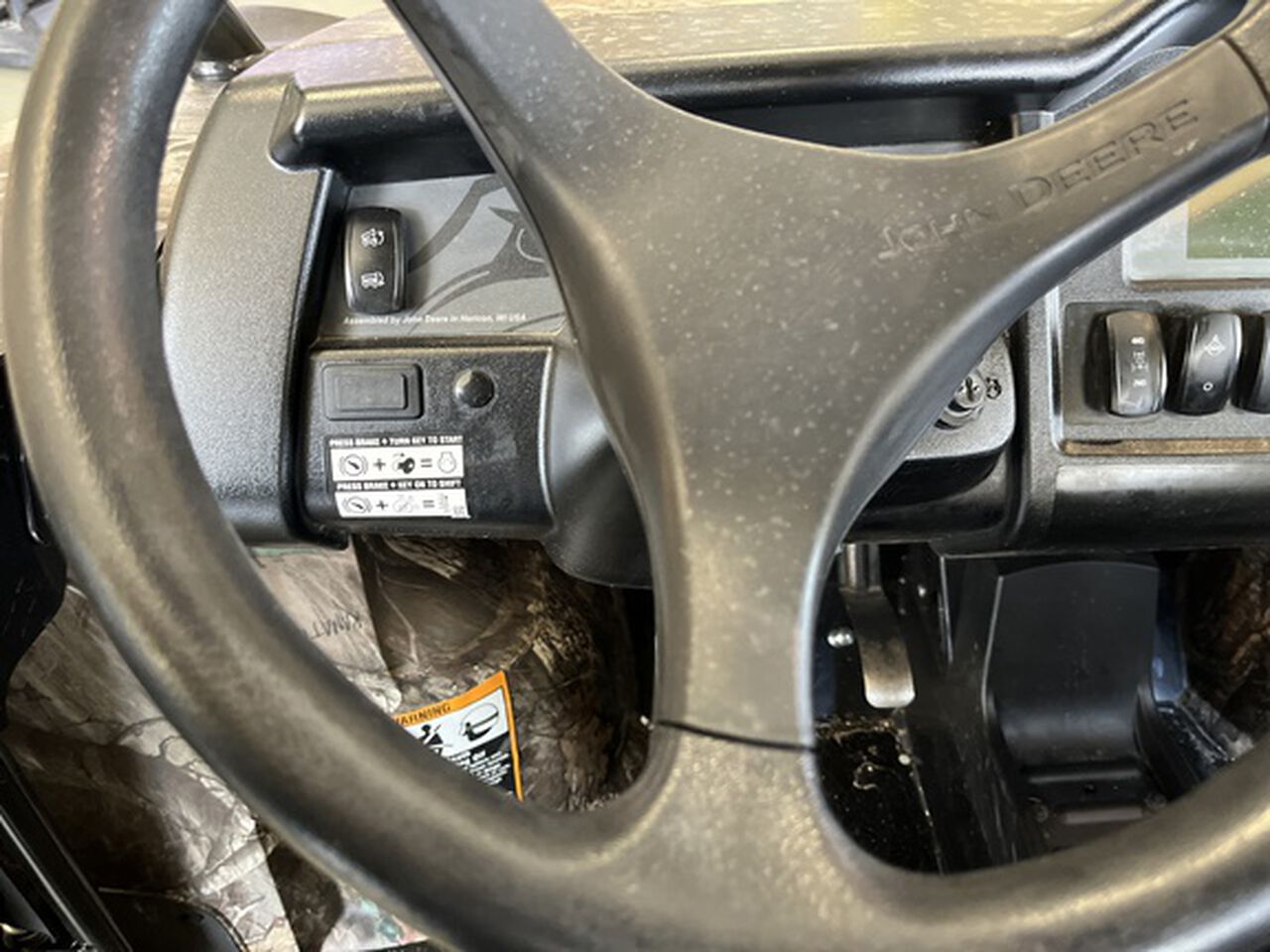 2024 XUV825M S4 - 426628,  image number 8