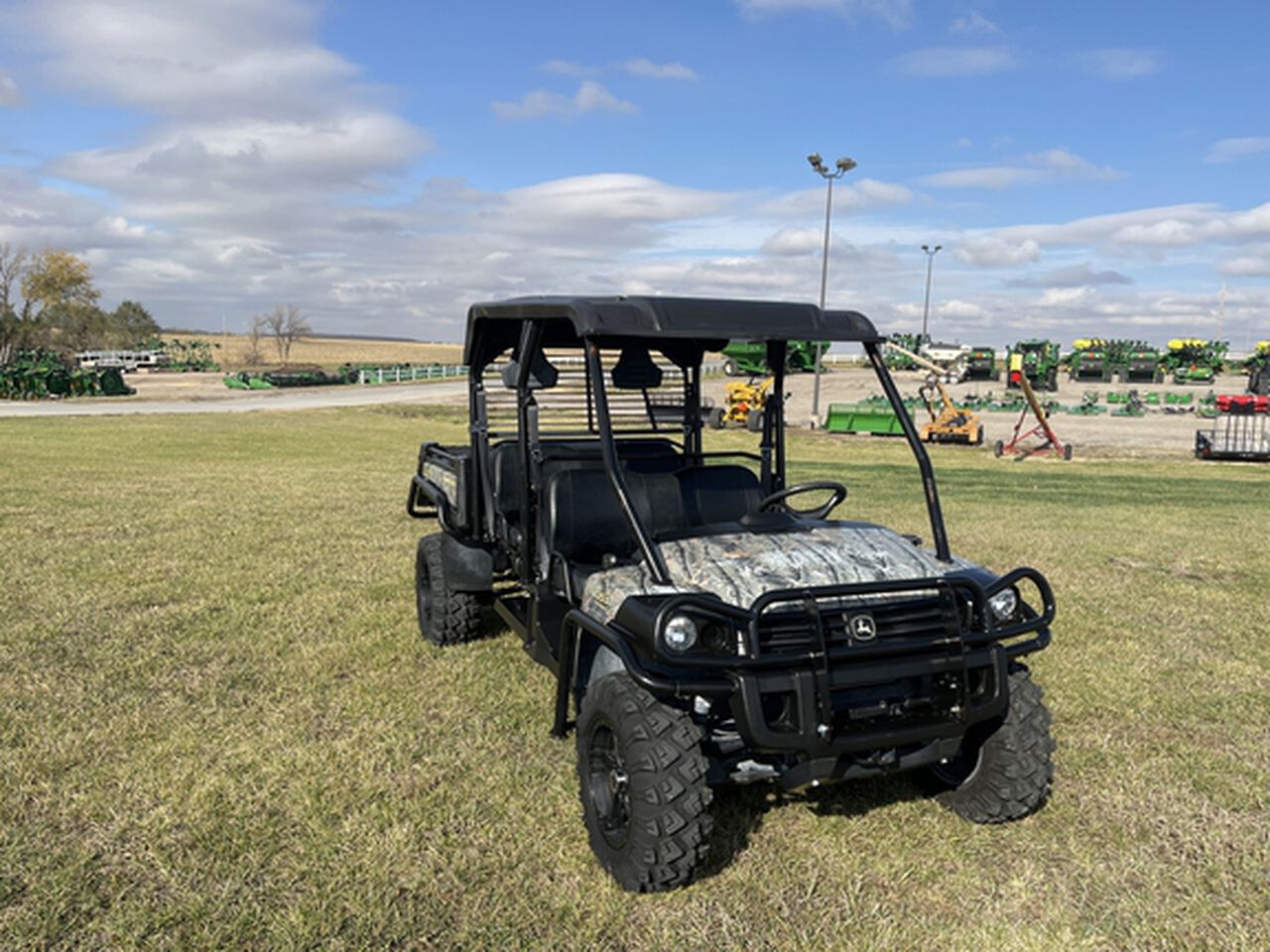 2015 XUV 825I S4 - 415000,  image number 2