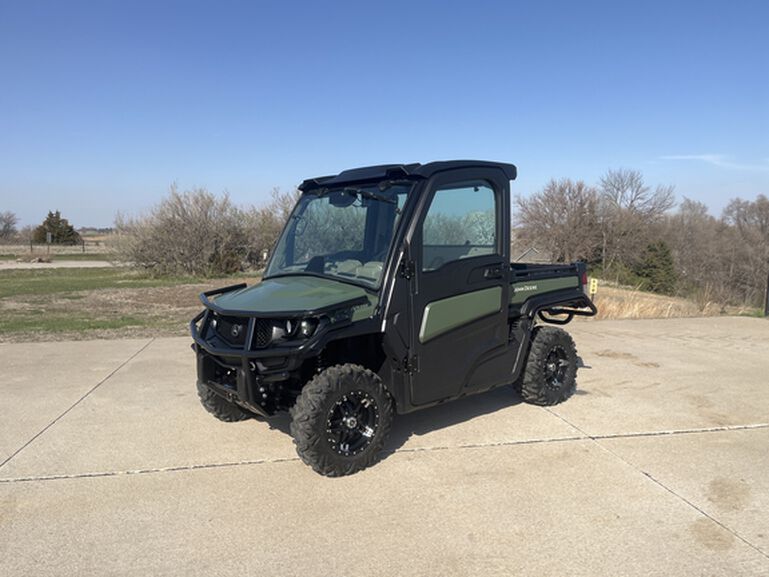 2022 XUV 835R - 399060, 