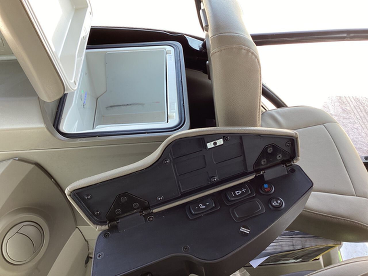 2024 8RX 410 - 442068,  image number 12