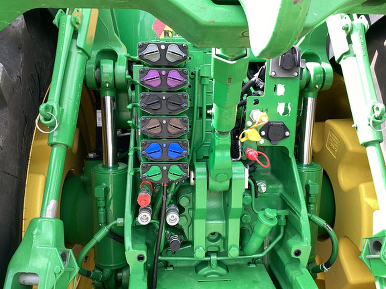 2017 8345R - 437288,  image number 15