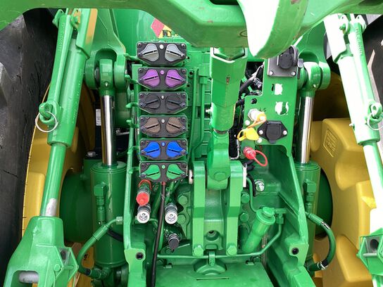 2017 8345R - 437288,  image number 15