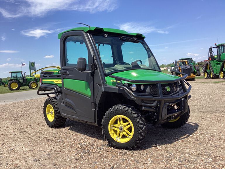 2023 XUV 835R - 430027, 