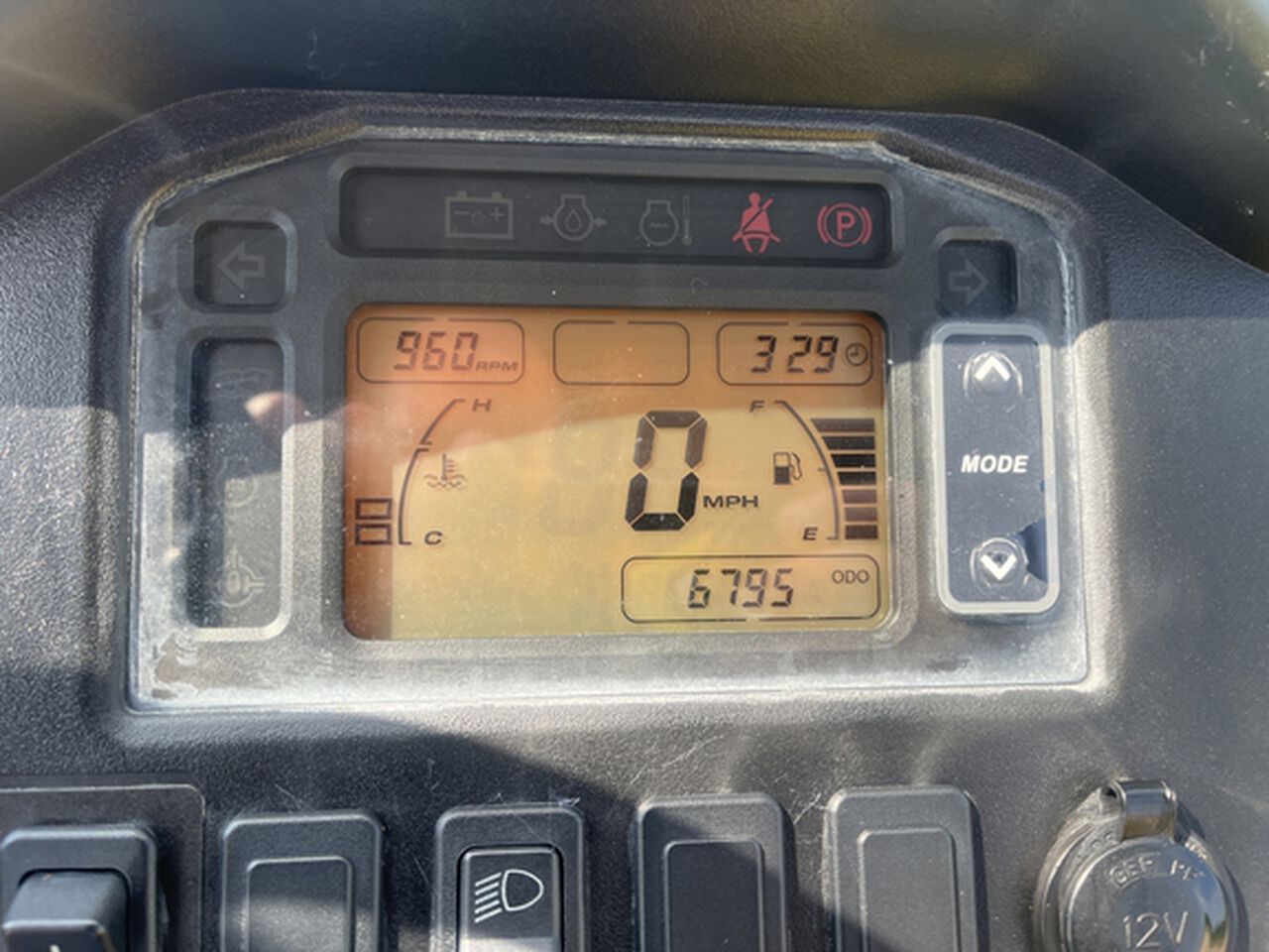 2013 XUV 825I - 418773,  image number 6