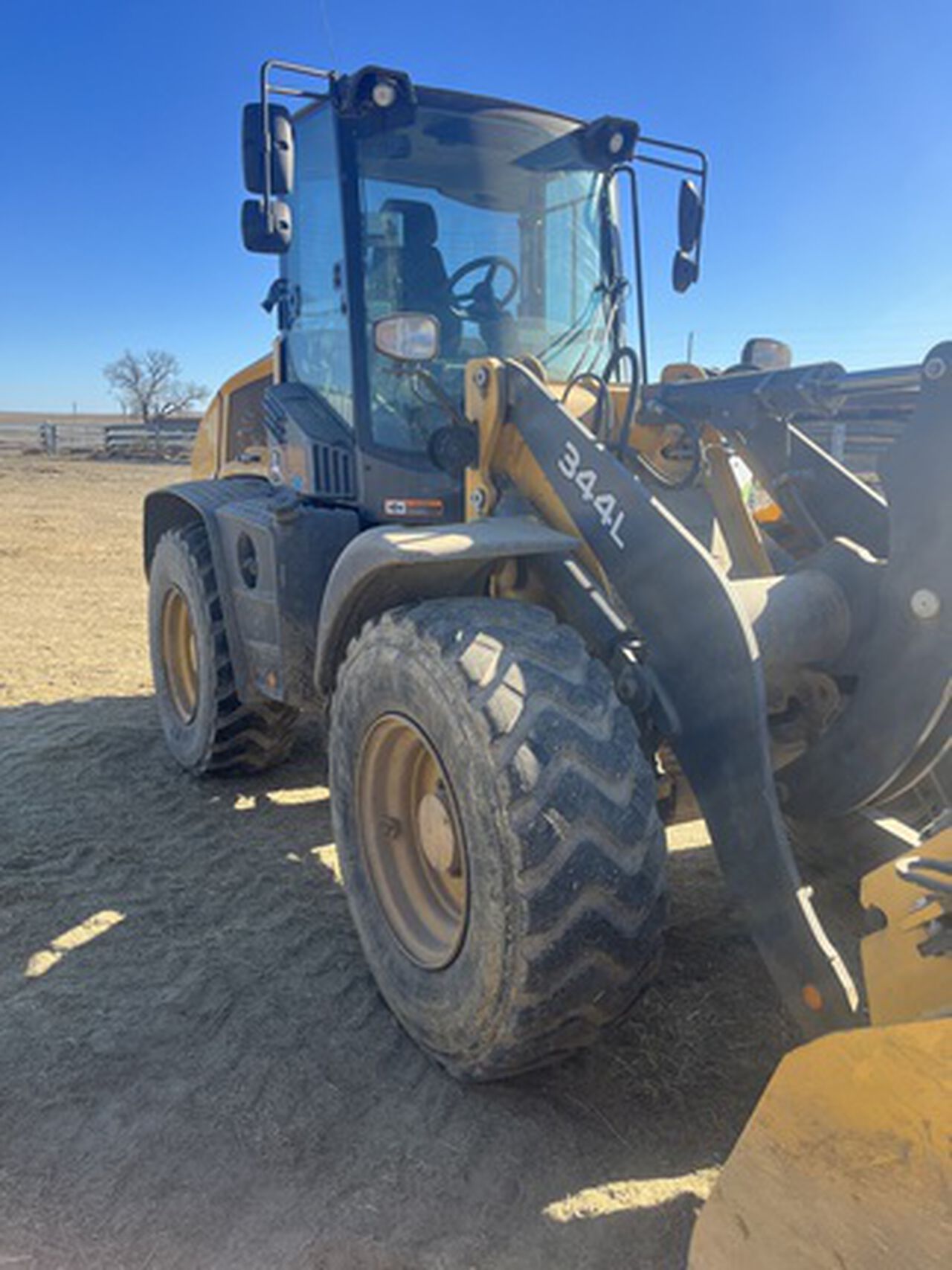 2018 344L - 443275,  image number 1