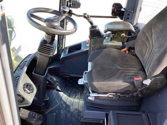 2018 344L - 443275,  image number 8