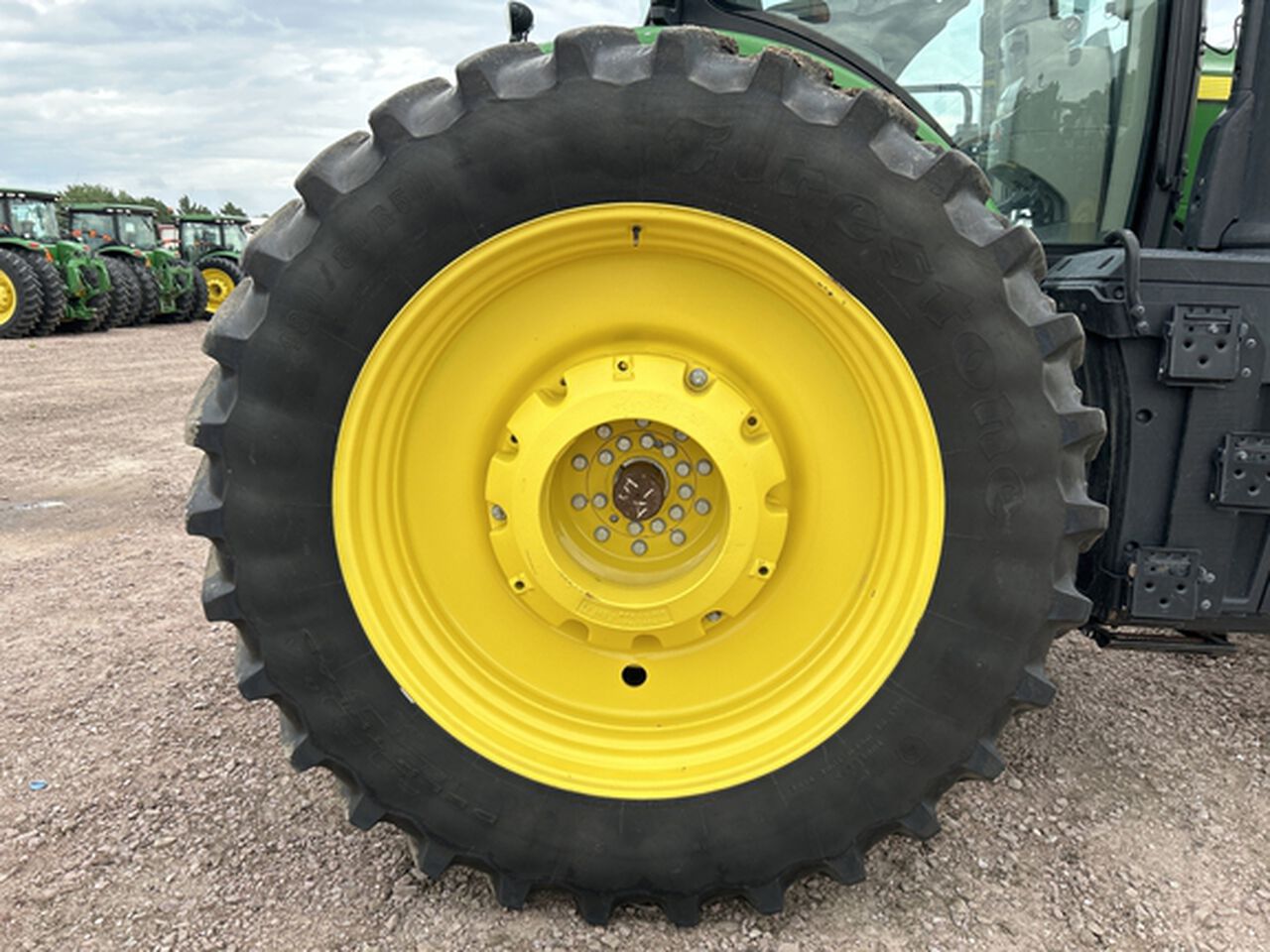 2020 8245R - 429610,  image number 12