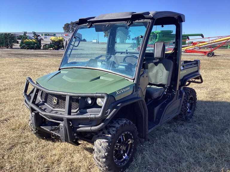 2018 XUV 835M - 437209, 