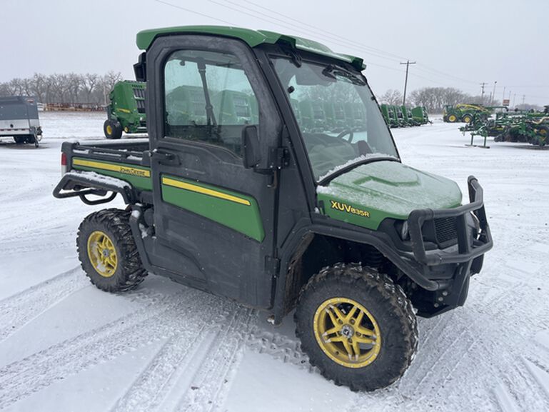 2020 XUV 835R - 437822, 