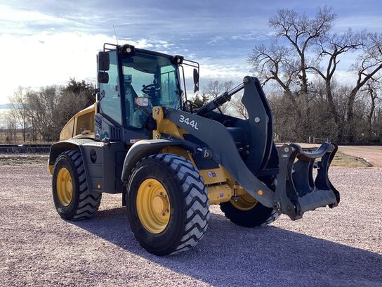 2018 344L - 443275,  image number 0