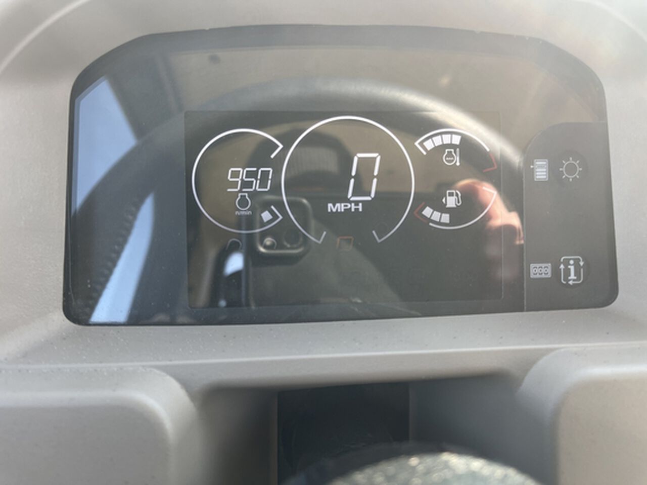 2021 XUV 835R - 438768,  image number 9