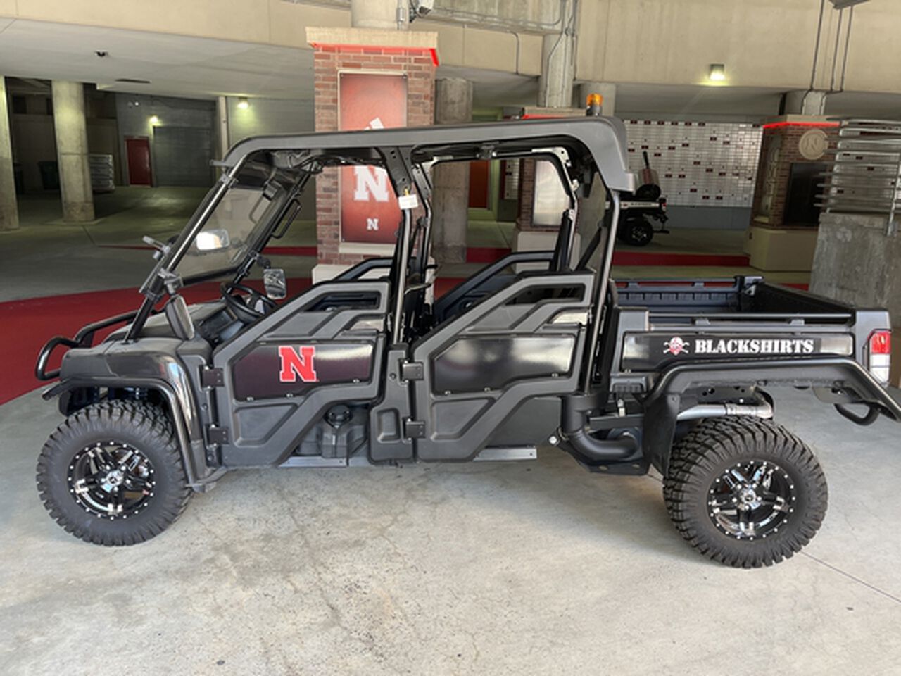 2023 XUV 825M S4 - 411818,  image number 8