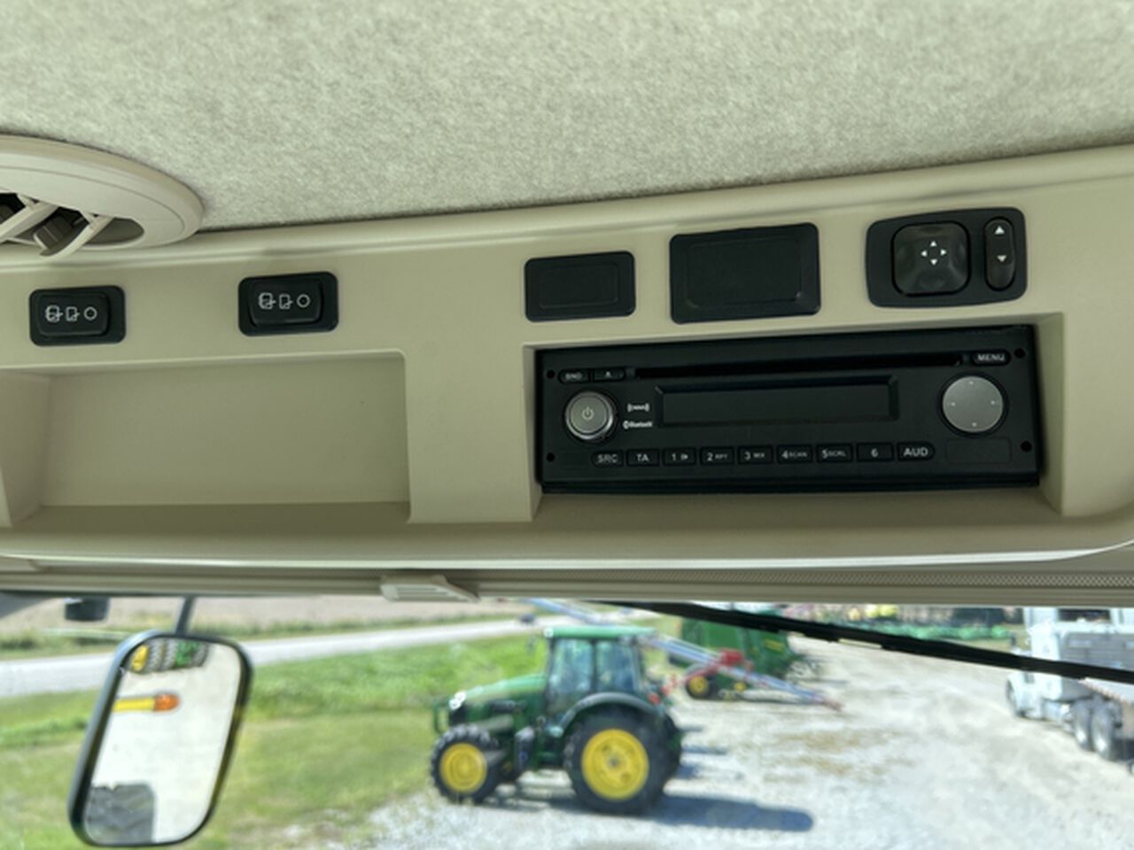 2015 8345RT - 441599,  image number 10