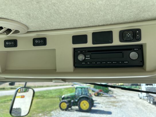 2015 8345RT - 441599,  image number 10