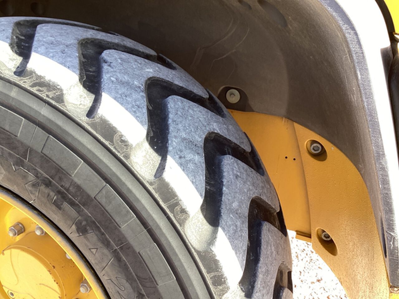 2018 344L - 443275,  image number 21