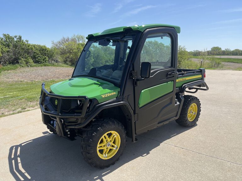 2020 XUV 835R - 437822, 